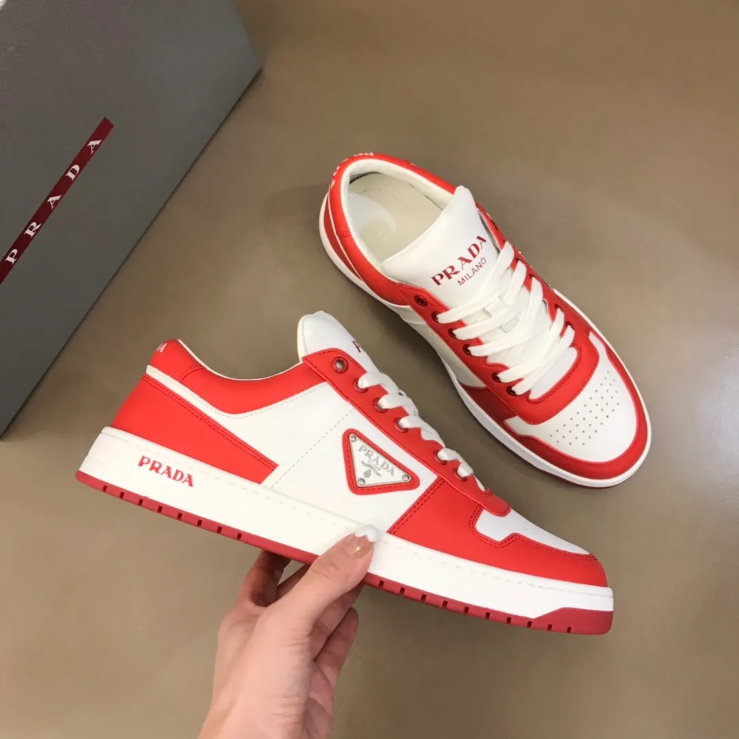 P380 Yuan 38-45 Prada Prada’s new men’s leather sports shoes, the highest version on the market, any comparison is welcome🆚! The original leather has excellent texture and is super high-end! Fetal sheep net lining imported from Italy, removable pad! Luxurious materials and fine workmanship, highly recommended!